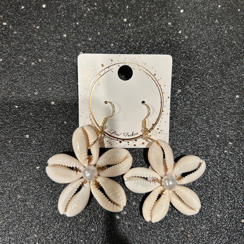 Shell 🐚 flower 🌼 earrings